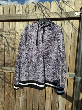 Men's Black & White Snake Skin-Print Hooded Sweatshirt
